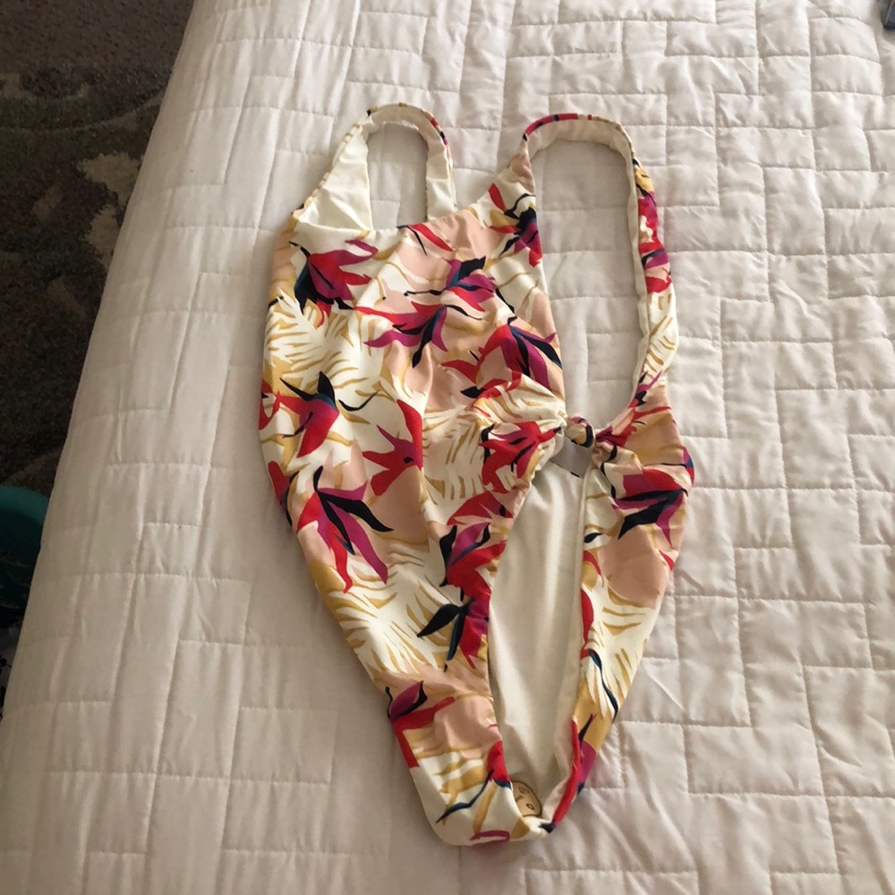 🔥NWOT Reversible One Piece Swimsuit 🧡